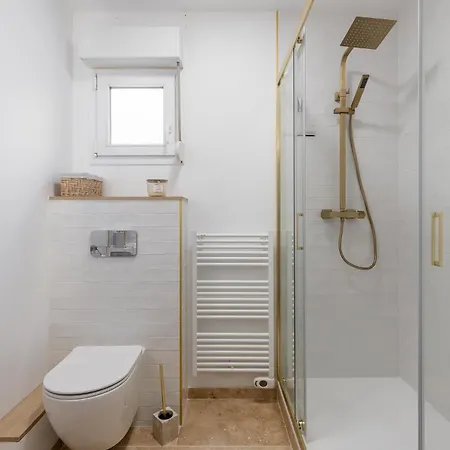- Cosy Renove -terrasse & Parking Prive Apartment